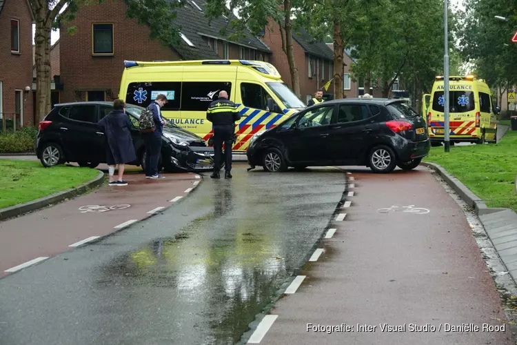 Twee auto&#39;s beschadigd na botsing in Enkhuizen