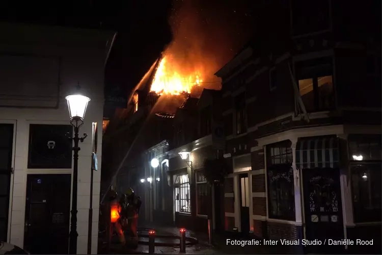 Grote brand in oude binnenstad Enkhuizen