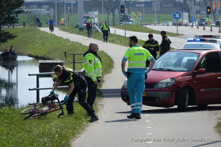 Wielrenner gewond bij botsing met auto