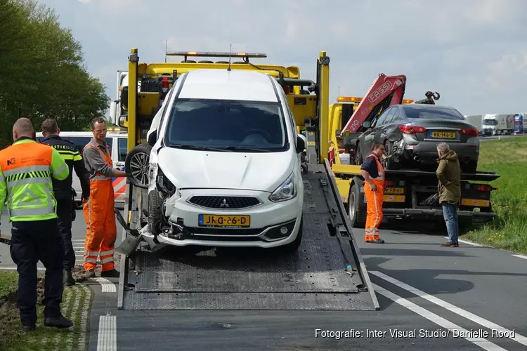 Drie auto&#39;s zwaar beschadigd bij ongeval Enkhuizen