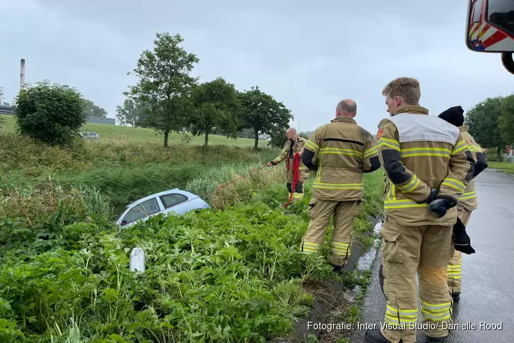 Automobilist belandt in de sloot