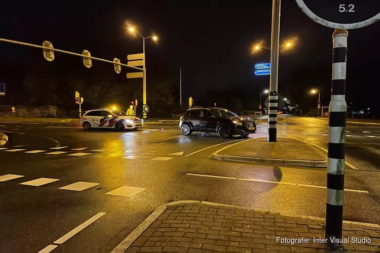 Automobilist vlucht na botsing in Enkhuizen