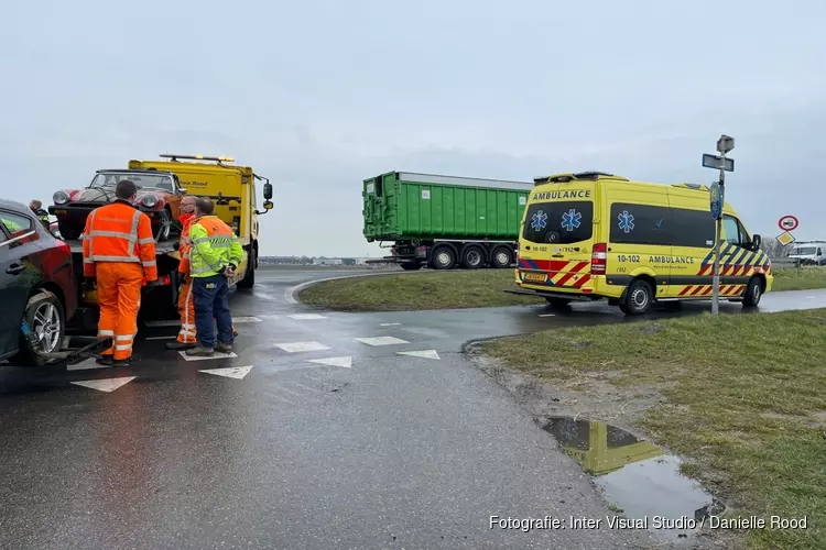 Twee auto&#39;s betrokken bij ongeluk in Enkhuizen