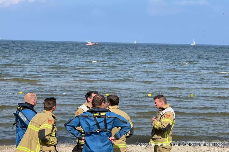 Zoekactie door hulpdiensten bij strand Enkhuizen