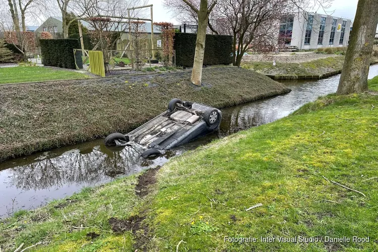 Auto te water in Hem