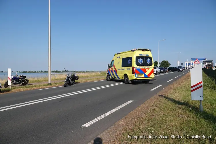 Motorrijdster gewond na val in Enkhuizen
