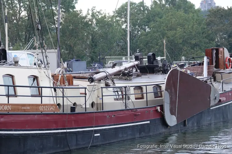 Mast gebroken van schip met twintig kinderen aan boord