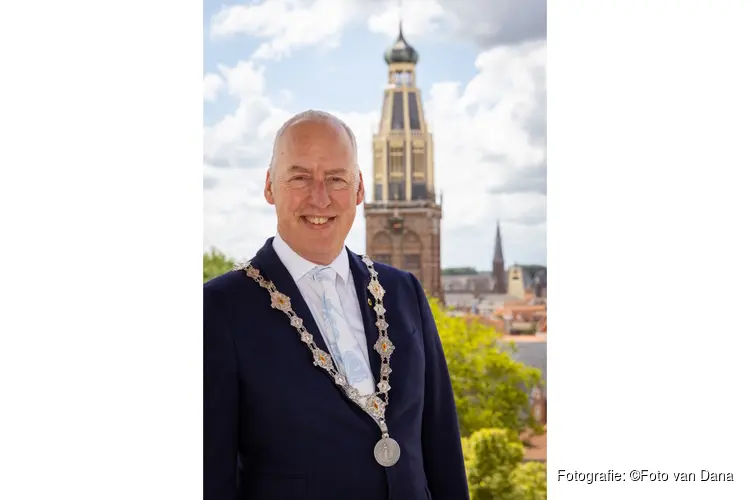 Burgemeester Eduard van Zuijlen ziet af van tweede termijn