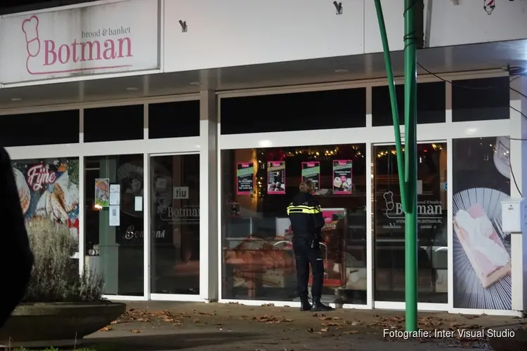 Brand bij bakker aan Boerhaaveplein in Bovenkarpsel