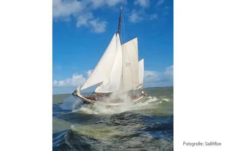 De Lutgerdina vaart de Enkhuizer Klipperrace met inclusief zeilteam