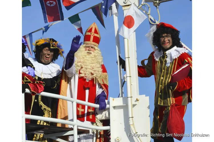 Groot feest tijdens de Sinterklaasintocht in Enkhuizen