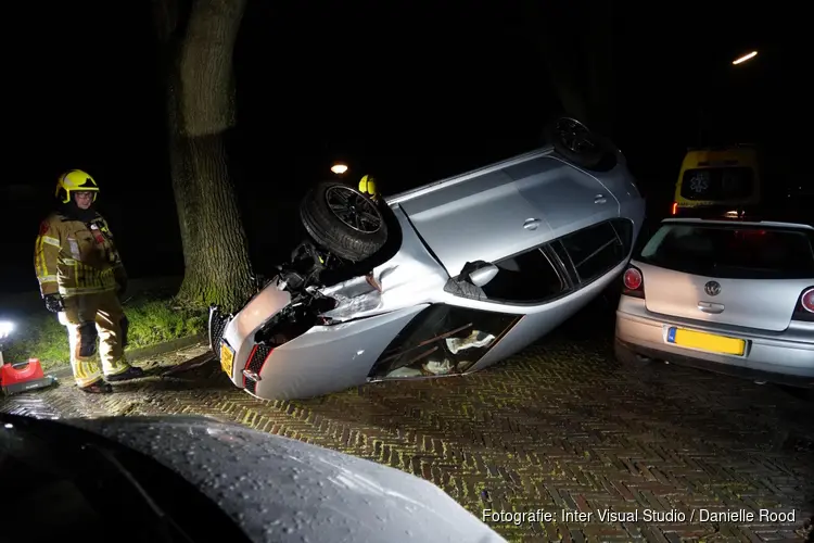 Auto gecrasht op Wierdijk in Enkhuizen