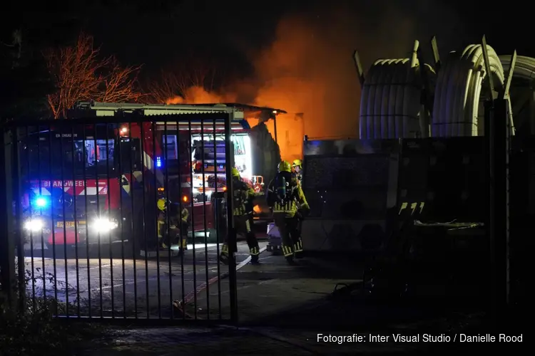 Trailer van vrachtwagen in brand in Enkhuizen