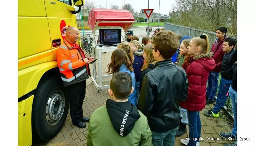 Leerlingen groep 8 krijgen verkeersles &#39;dode hoek&#39;