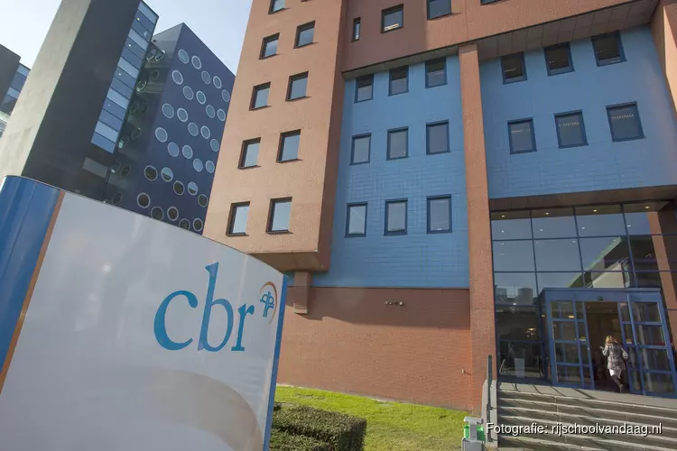 CBR neemt extra maatregelen voor te lange wachttijden rijexamens