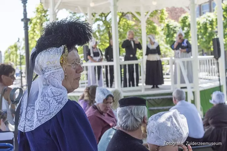 Folklore vliegt je om de oren