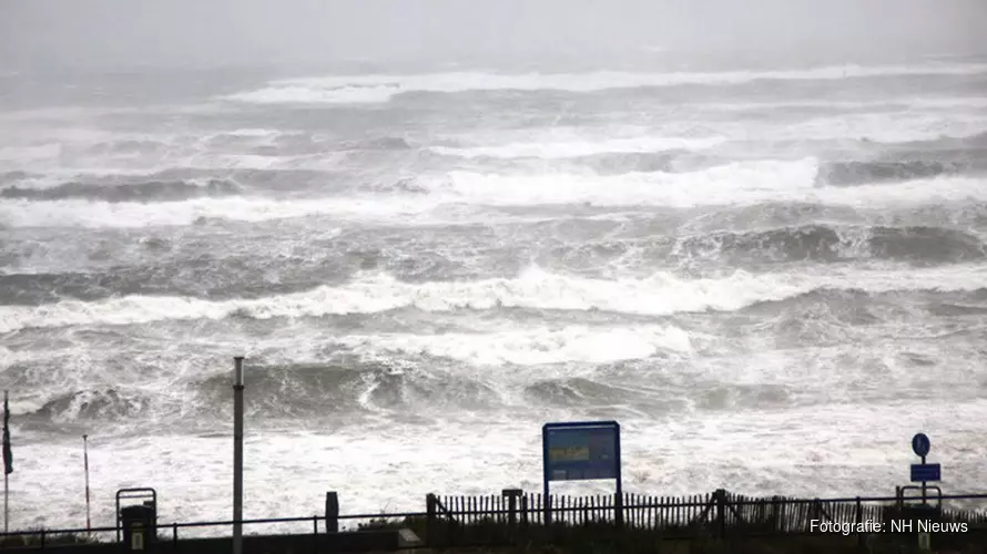 Windstoten en zware regen op komst; drukke spits verwacht