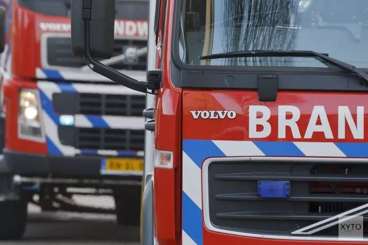 Auto&#39;s in vlammen op bij dealer in Enkhuizen