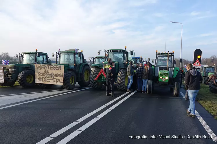 Boeren blokkeren Dijk Enkhuizen-Lelystad