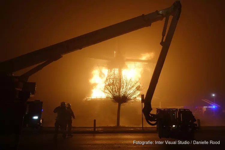 Politie vindt vuurwerkbuizen bij verbrande Ceres-molen in Bovenkarspel