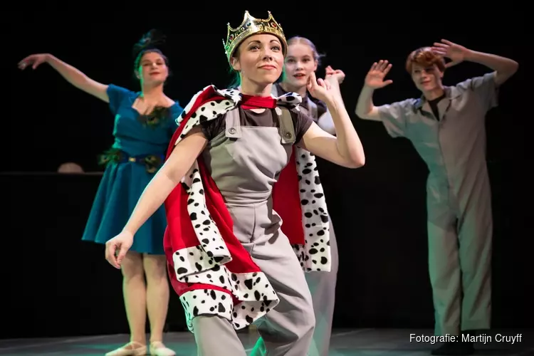 De Dansonderneming danst de vrolijke kindervoorstelling Babar in Hoorn en Enkhuizen